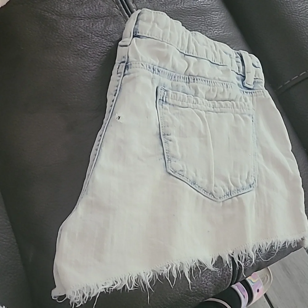 Altar’d State Cloud Wash Distressed Denim Jean Shorts Size 27 - Picture 8 of 8